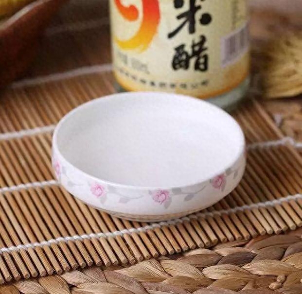 多肉蟲子白色_蟲子白色多肉叫什么_多肉白色的蟲