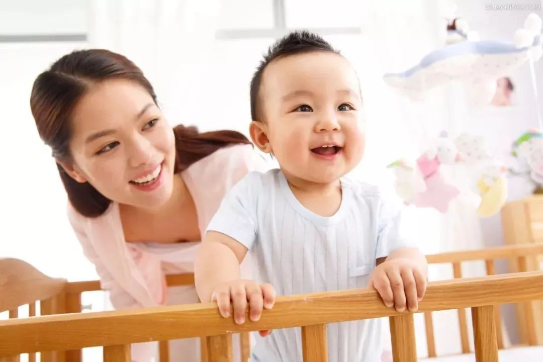 眼睛一直眨小孩_頻繁眨眼兒童_小孩子眼睛眨得很頻繁是什么原因