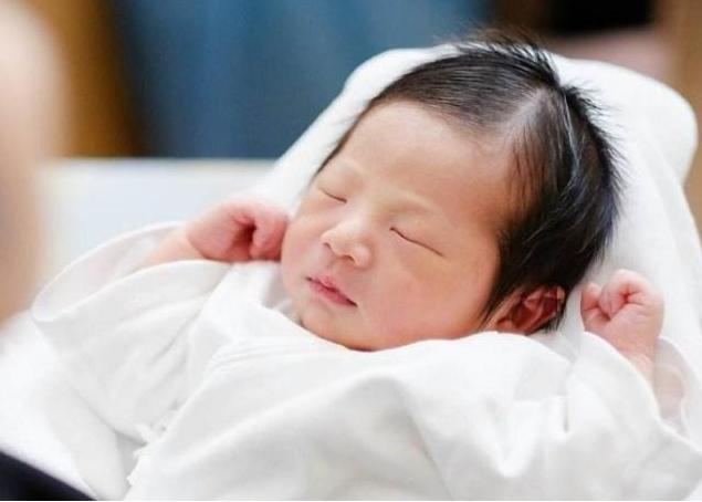 晚上小孩總是哭_孩子晚上哭哭睡睡是咋回事_小孩晚上睡覺老是哭鬧是什么原因